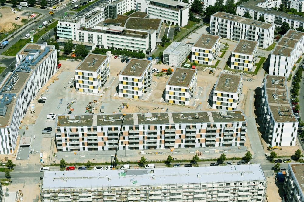 Luftaufnahme Schönefeld - Baustelle zum Neubau einer Mehrfamilienhaus-Wohnanlage Sonnenhöfe in Schönefeld im Bundesland Brandenburg, Deutschland
