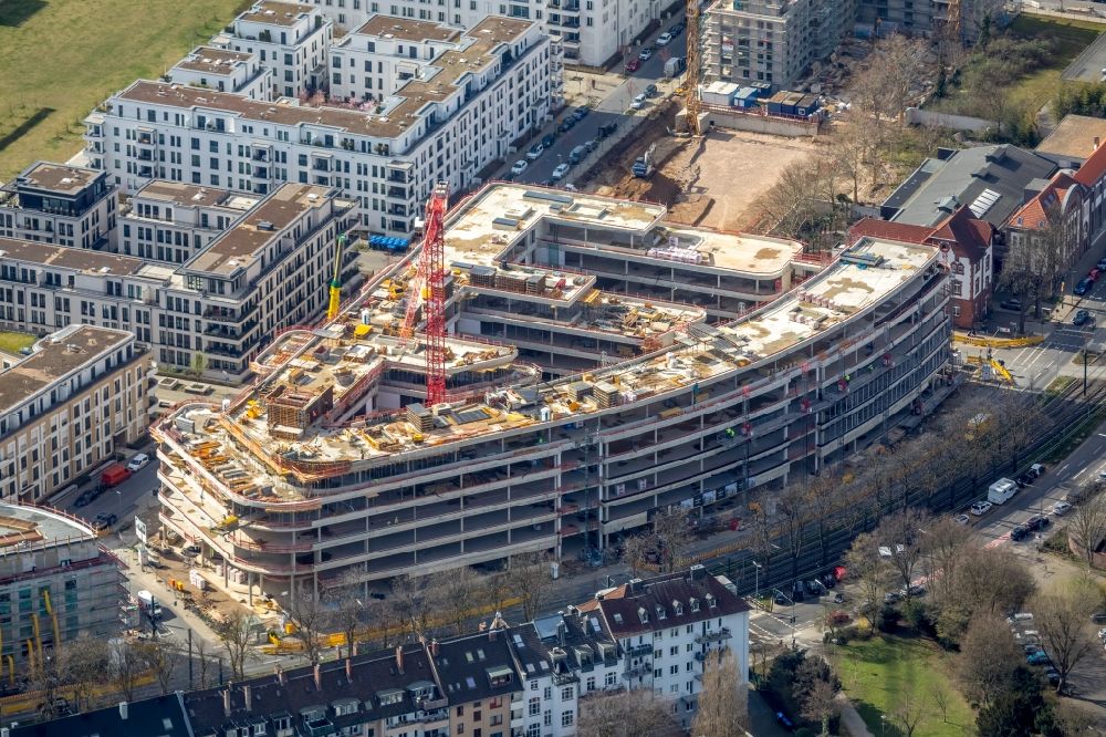 Düsseldorf von oben - Baustelle zum Neubau einer Mehrfamilienhaus-Wohnanlage im Stadtquartier BelsenPark in Düsseldorf im Bundesland Nordrhein-Westfalen, Deutschland