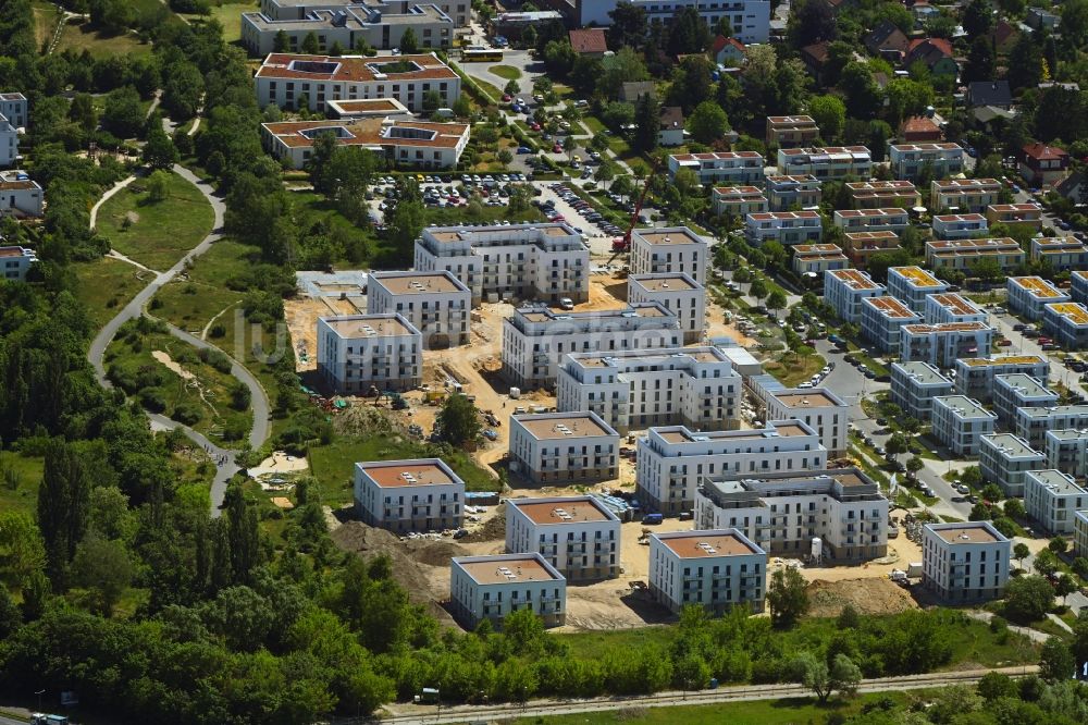 Luftbild Berlin - Baustelle zum Neubau einer Mehrfamilienhaus-Wohnanlage am Sternblütenweg im Ortsteil Bohnsdorf in Berlin, Deutschland