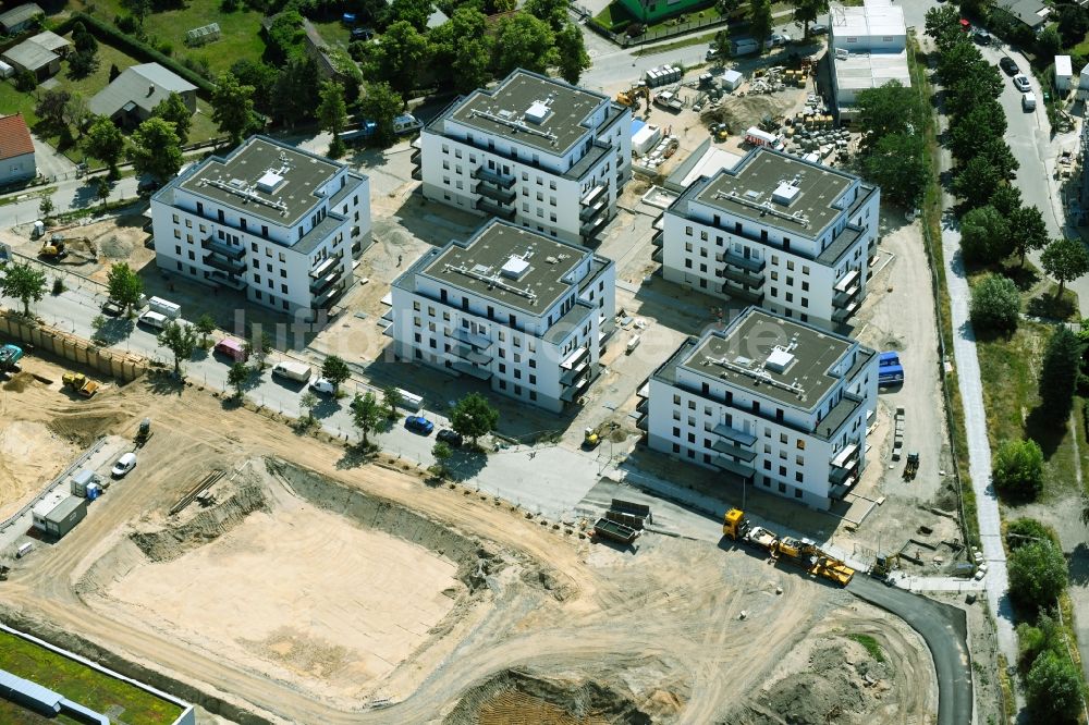 Luftbild Schönefeld - Baustelle zum Neubau einer Mehrfamilienhaus-Wohnanlage der STRABAG SE in Schönefeld im Bundesland Brandenburg, Deutschland