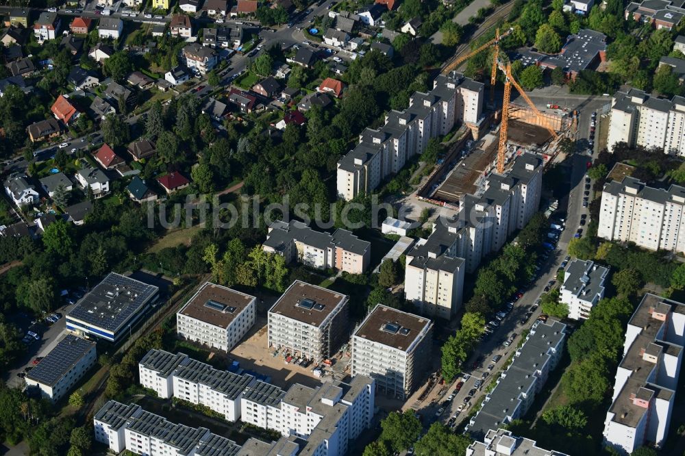 Luftbild Berlin - Baustelle zum Neubau einer Mehrfamilienhaus-Wohnanlage Theodor-Loos-Weg Ecke Wutzkyallee im Ortsteil Buckow in Berlin, Deutschland