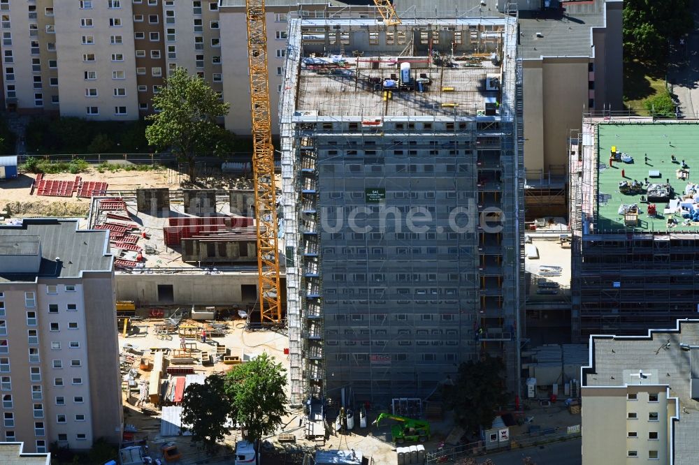 Luftbild Berlin - Baustelle zum Neubau einer Mehrfamilienhaus-Wohnanlage Theodor-Loos-Weg Ecke Wutzkyallee im Ortsteil Buckow in Berlin, Deutschland