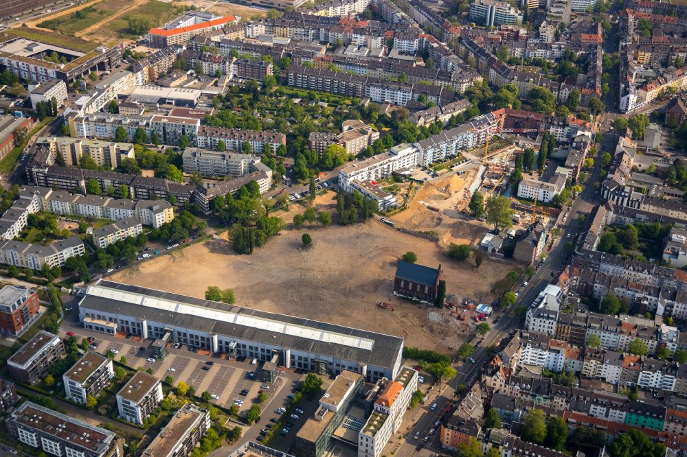 Düsseldorf von oben - Baustelle zum Neubau einer Mehrfamilienhaus-Wohnanlage Ulmer Höh - Stadtquartier maxfrei' in Düsseldorf im Bundesland Nordrhein-Westfalen, Deutschland