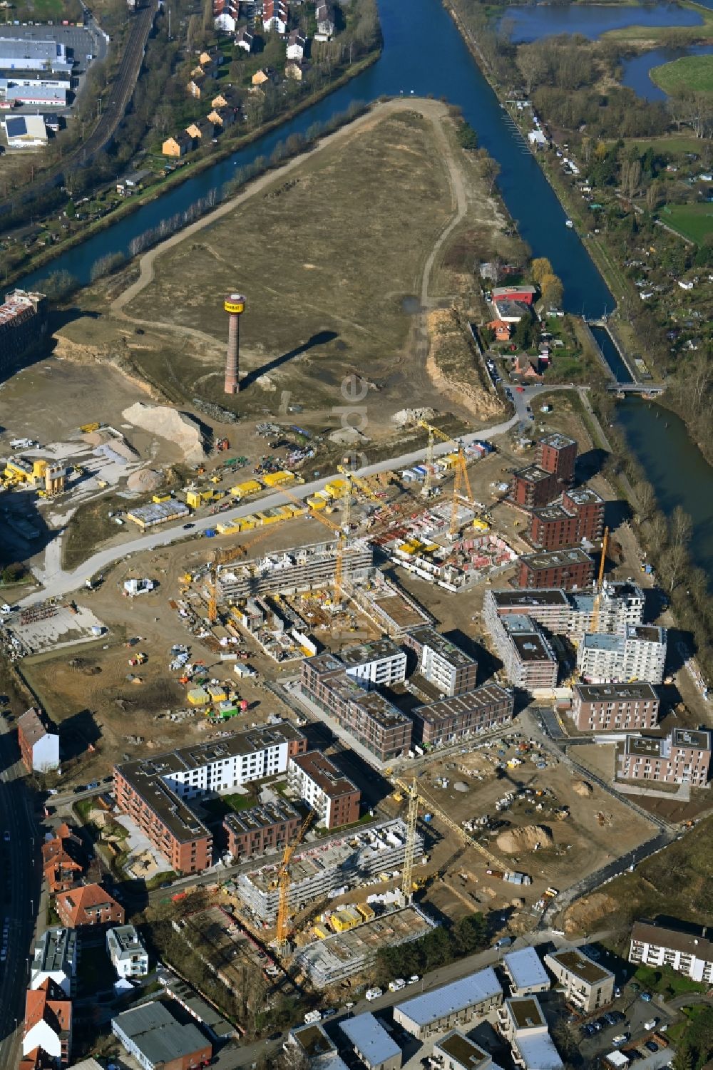 Luftbild Hannover - Baustelle zum Neubau einer Mehrfamilienhaus-Wohnanlage Wasserstadt Limmer in Hannover im Bundesland Niedersachsen, Deutschland