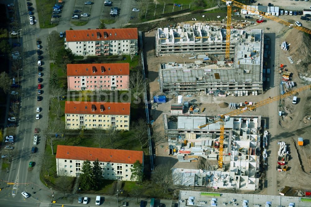 Erfurt von oben - Baustelle zum Neubau einer Mehrfamilienhaus-Wohnanlage WOHNEN AM BÜRGERPARK im Ortsteil Johannesplatz in Erfurt im Bundesland Thüringen, Deutschland