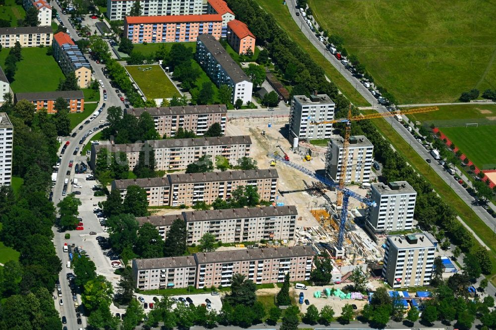 Luftbild München - Baustelle zum Neubau einer Mehrfamilienhaus-Wohnhauses Am Dülferaner in München im Bundesland Bayern, Deutschland