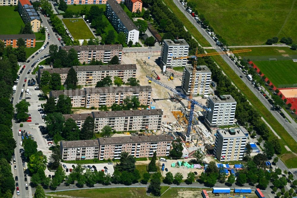 Luftaufnahme München - Baustelle zum Neubau einer Mehrfamilienhaus-Wohnhauses Am Dülferaner in München im Bundesland Bayern, Deutschland