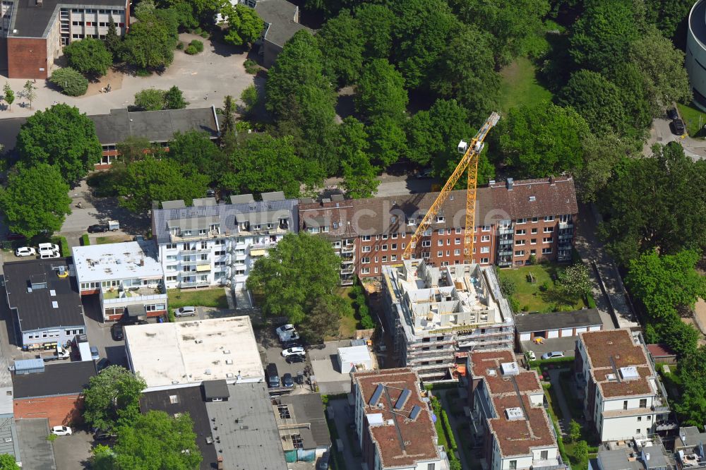 Hamburg von oben - Baustelle zum Neubau einer Mehrfamilienhaus-Wohnhauses an der Humboldtstraße in Hamburg, Deutschland