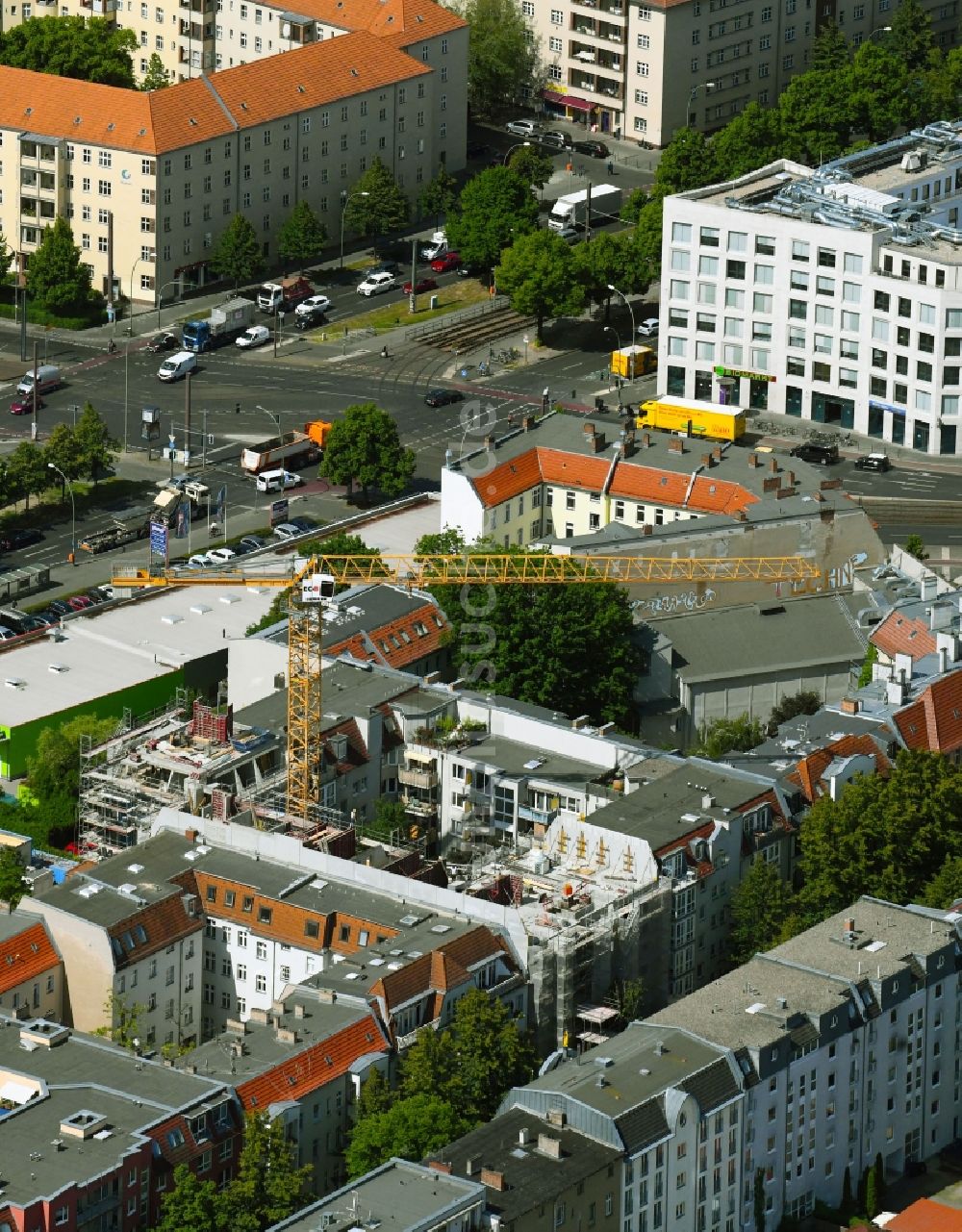 Luftbild Berlin - Baustelle zum Neubau einer Mehrfamilienhaus-Wohnhauses an der Lehderstraße im Ortsteil Prenzlauer Berg in Berlin, Deutschland