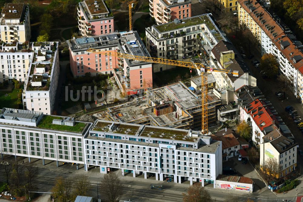 Luftaufnahme München - Baustelle zum Neubau einer Mehrfamilienhaus-Wohnhauses in München im Bundesland Bayern, Deutschland