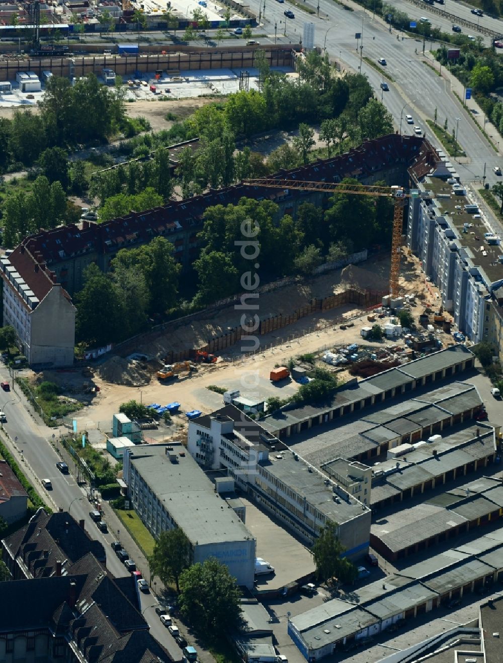 Berlin von oben - Baustelle zum Neubau einer Mehrfamilienhaus-Wohnhauses im Ortsteil Schöneberg in Berlin, Deutschland