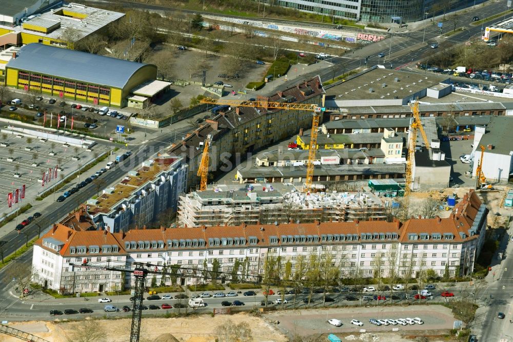 Berlin von oben - Baustelle zum Neubau einer Mehrfamilienhaus-Wohnhauses im Ortsteil Schöneberg in Berlin, Deutschland