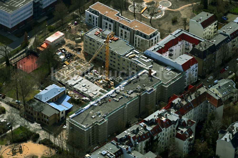Luftbild Berlin - Baustelle zum Neubau einer Mehrfamilienhaus-Wohnhauses an der Pestalozzistraße im Ortsteil Pankow in Berlin, Deutschland