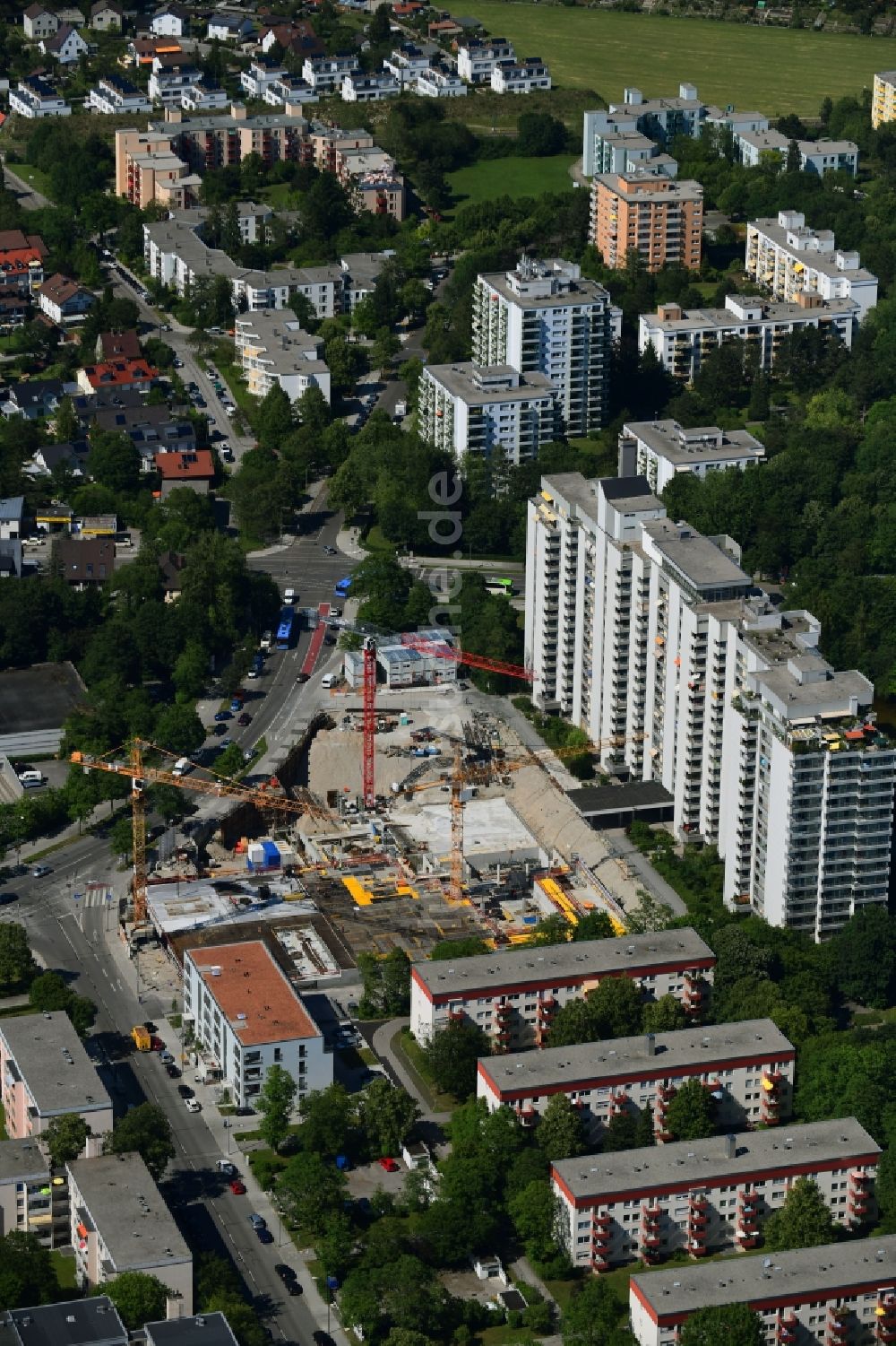 Luftbild München - Baustelle zum Neubau eines Nahversorgungszentrum Paul-Ottmann-Zentrum in München im Bundesland Bayern, Deutschland