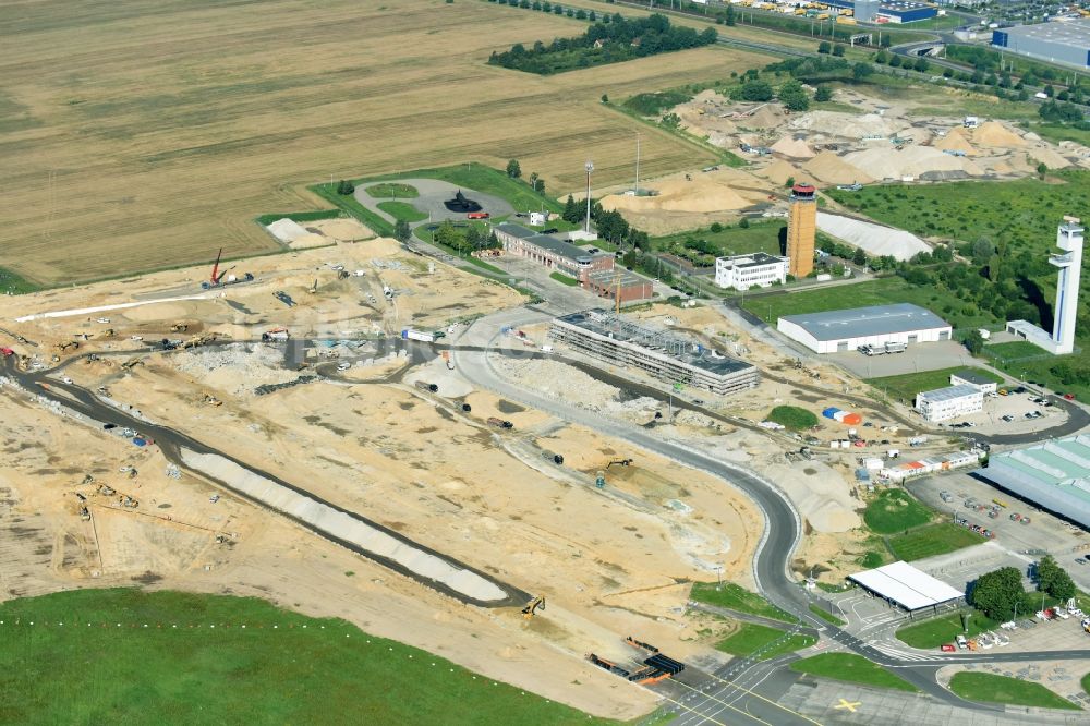 Luftaufnahme Schönefeld - Baustelle zum Neubau für das neue, vorübergehende Regierungsterminal auf dem Flughafengelände in Schönefeld im Bundesland Brandenburg, Deutschland