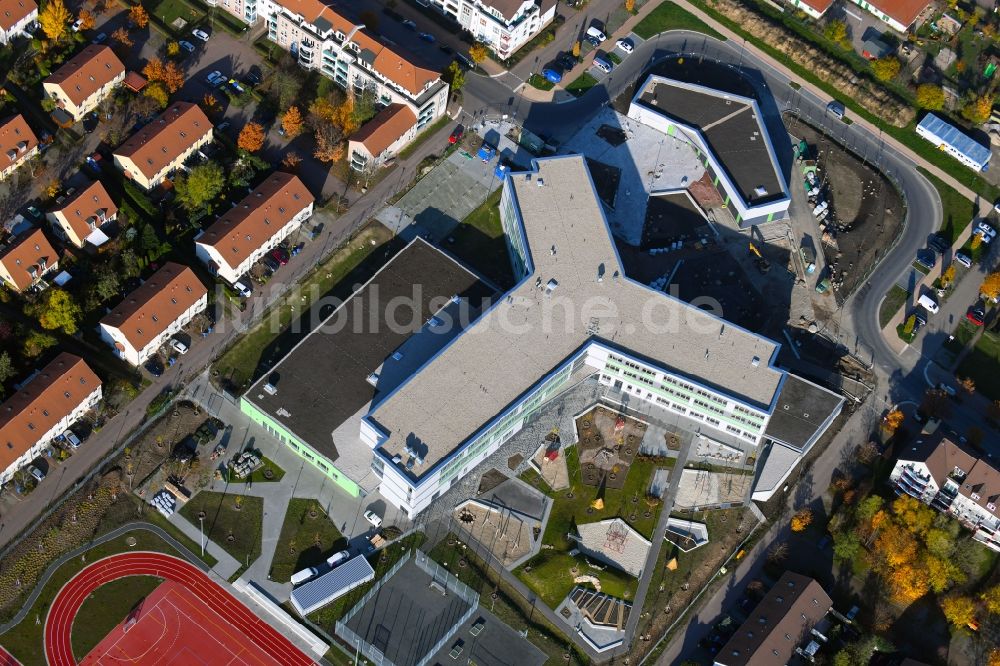 Luftbild Hönow - Baustelle zum Neubau eines OTZ Ortsteilzentrum zwischen der Schulstraße und der Marderstraße in Hönow im Bundesland Brandenburg, Deutschland