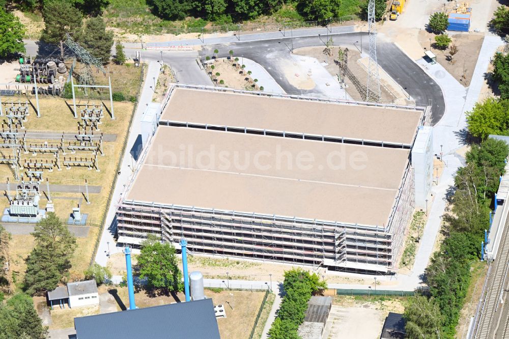 Luftaufnahme Bernau - Baustelle zum Neubau des Parkhauses vor dem S-Bahnhof im Ortsteil Friedenstal in Bernau im Bundesland Brandenburg, Deutschland