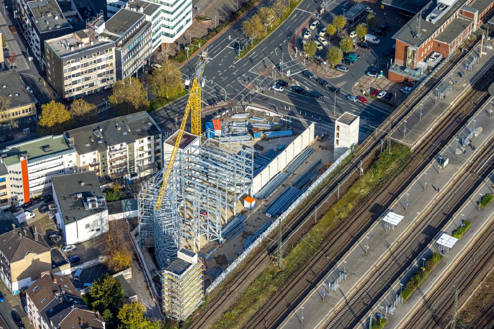 Bochum von oben - Baustelle zum Neubau des Parkhauses am Hauptbahnhof in Bochum im Bundesland Nordrhein-Westfalen, Deutschland