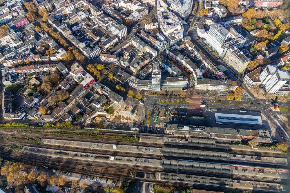 Bochum von oben - Baustelle zum Neubau des Parkhauses am Hauptbahnhof in Bochum im Bundesland Nordrhein-Westfalen, Deutschland