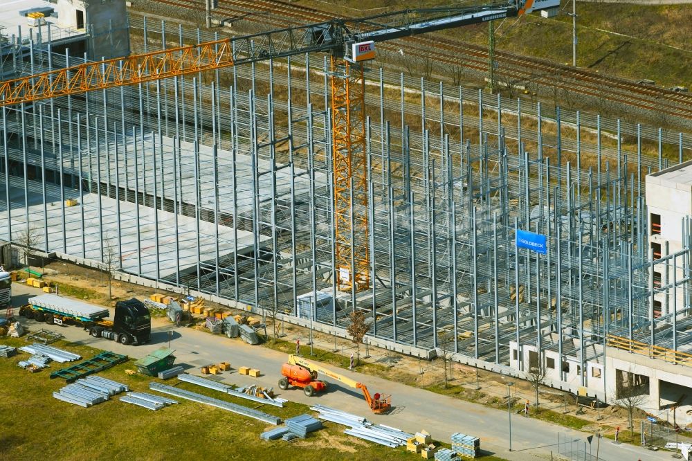 Schönefeld von oben - Baustelle zum Neubau des Parkhauses Northgate in Schönefeld im Bundesland Brandenburg, Deutschland