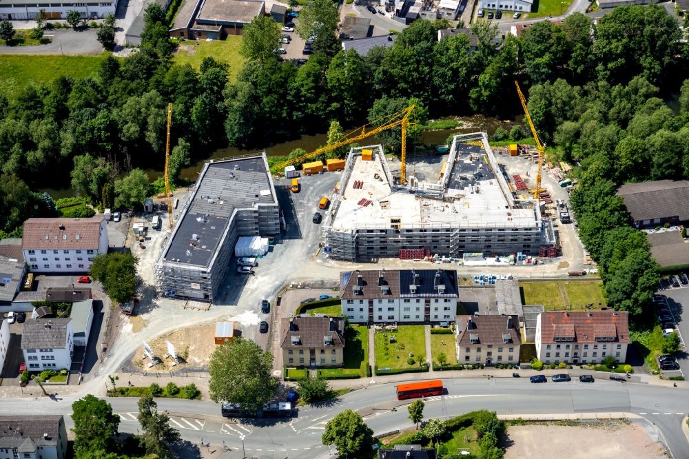 Arnsberg aus der Vogelperspektive: Baustelle zum Neubau eines Pflegezentrums in Arnsberg im Bundesland Nordrhein-Westfalen, Deutschland
