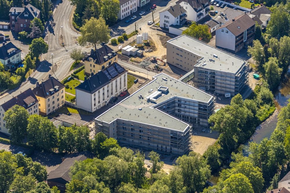 Arnsberg von oben - Baustelle zum Neubau eines Pflegezentrums in Arnsberg im Bundesland Nordrhein-Westfalen, Deutschland