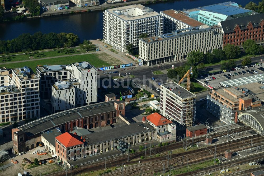 Luftbild Berlin - Baustelle zum Neubau der Rosa-Luxemburg-Stiftung Am Postbahnhof im Ortsteil Friedrichshain in Berlin, Deutschland