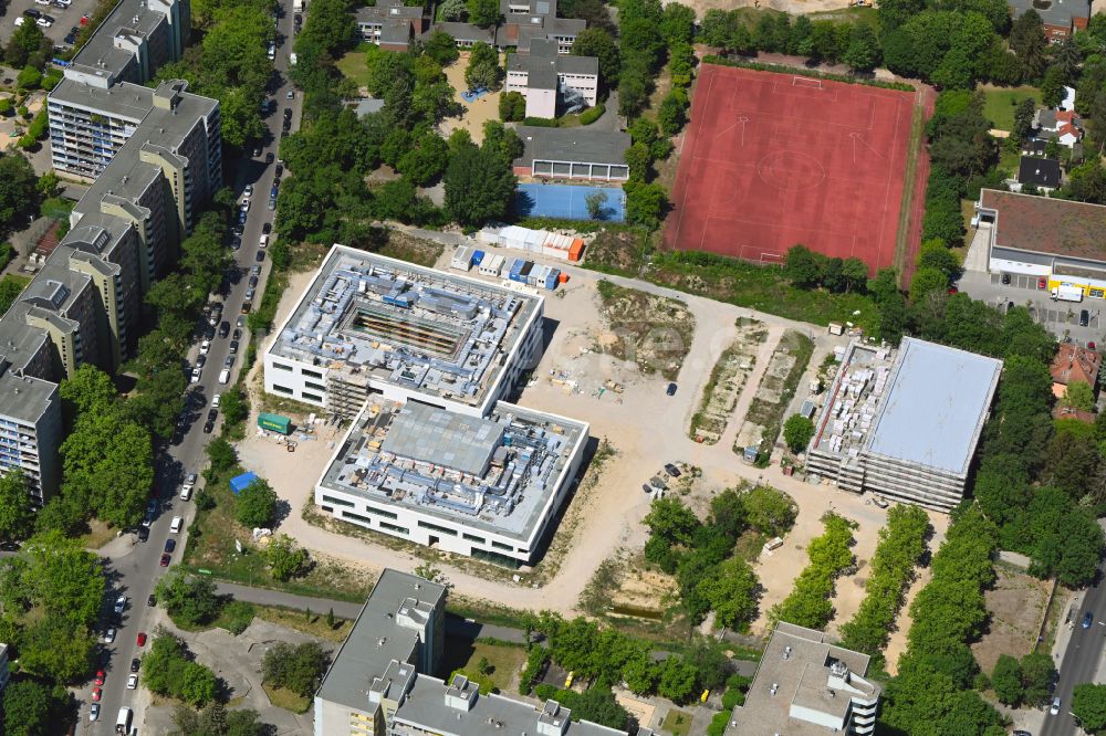 Luftbild Berlin - Baustelle zum Neubau des Schul- Gebäudes Leonardo-da-Vinci - Gymnasium im Ortsteil Buckow in Berlin, Deutschland