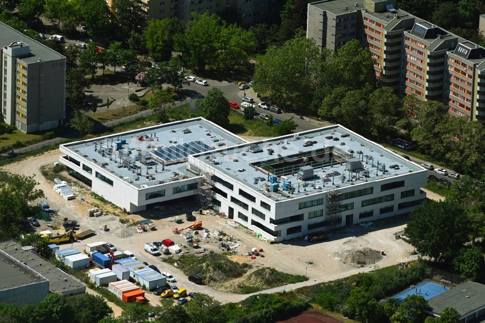 Berlin von oben - Baustelle zum Neubau des Schul- Gebäudes Leonardo-da-Vinci - Gymnasium im Ortsteil Buckow in Berlin, Deutschland