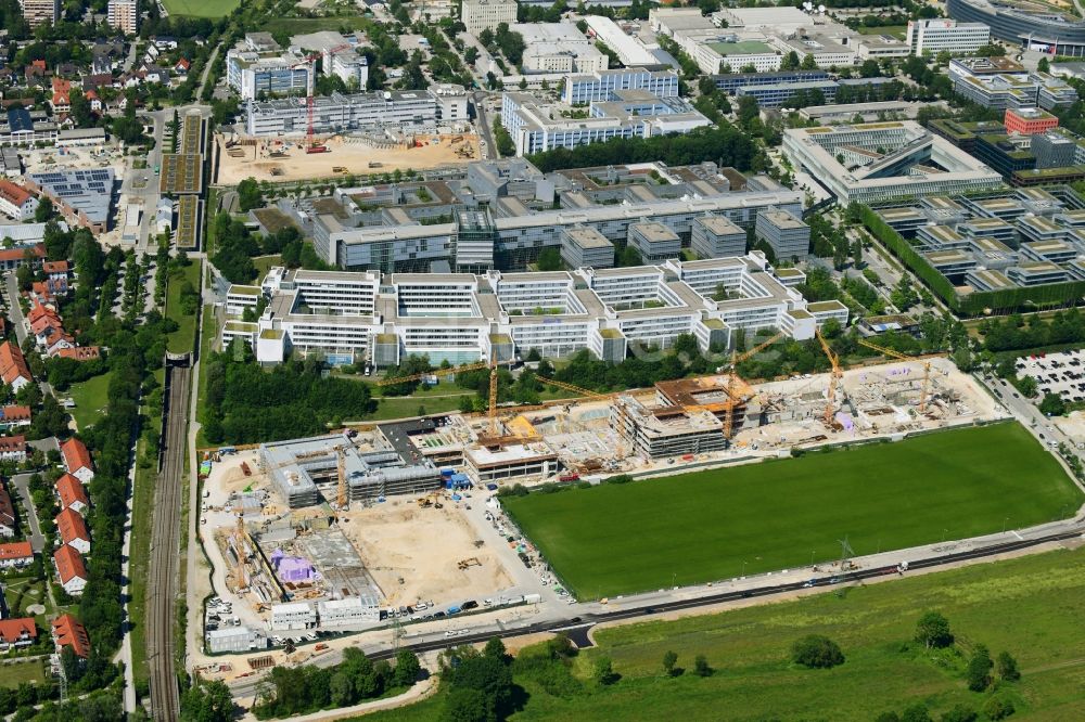 Unterföhring aus der Vogelperspektive: Baustelle zum Neubau des Schulcampus in Unterföhring im Bundesland Bayern, Deutschland