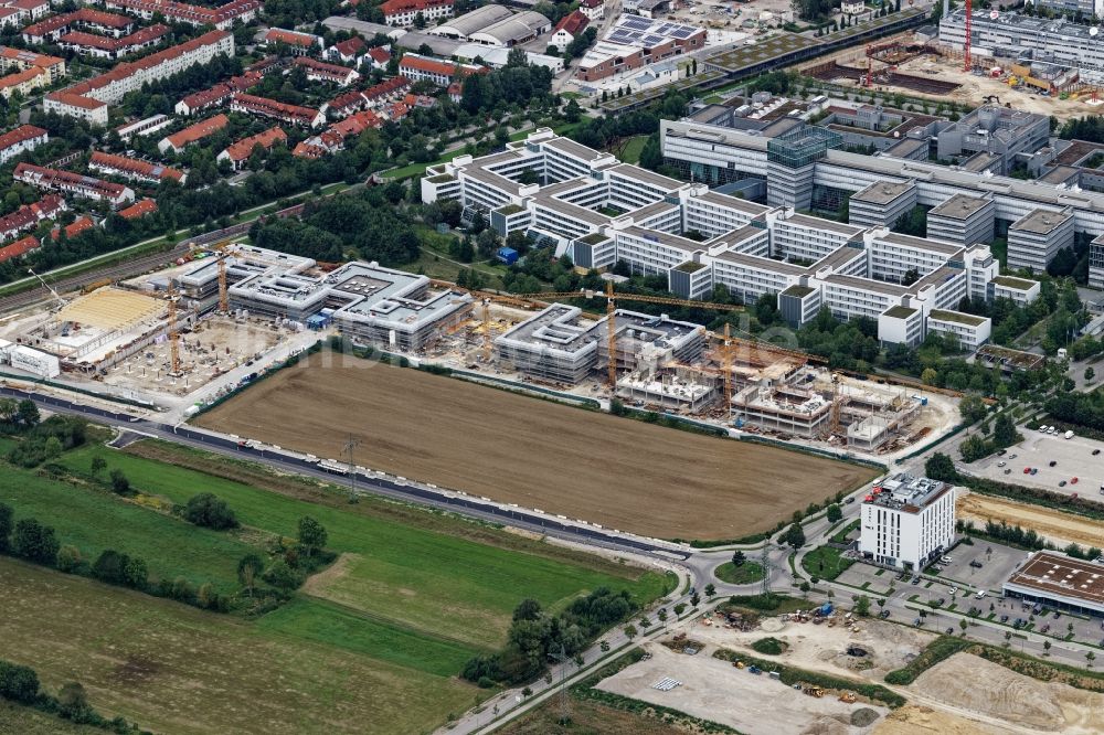 Luftaufnahme Unterföhring - Baustelle zum Neubau des Schulcampus in Unterföhring im Bundesland Bayern, Deutschland