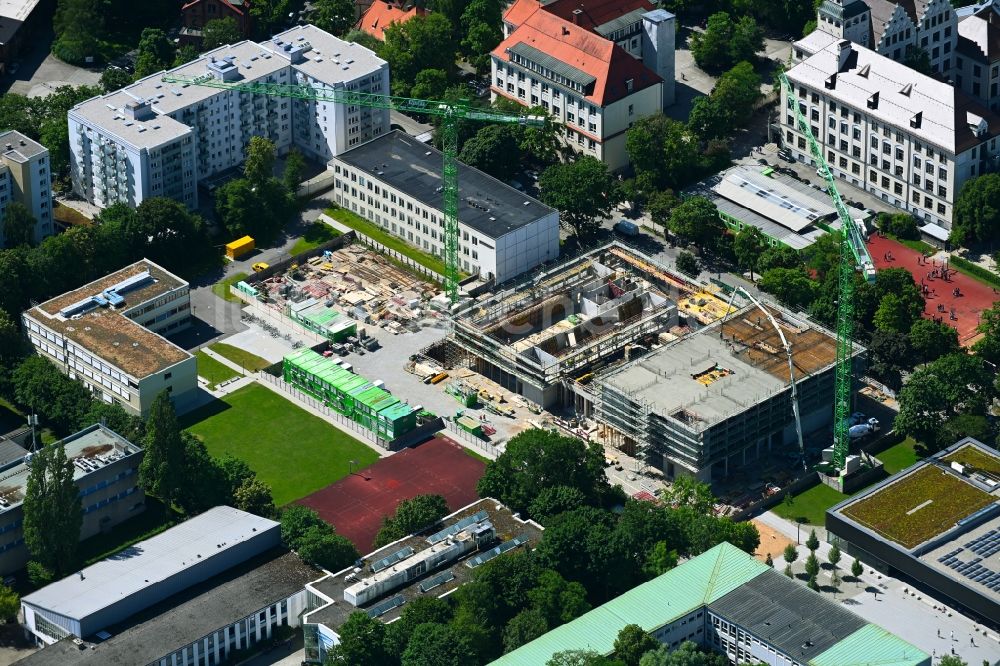 München von oben - Baustelle zum Neubau des Schulgebäudes an der Albrechtstraße in München im Bundesland Bayern, Deutschland
