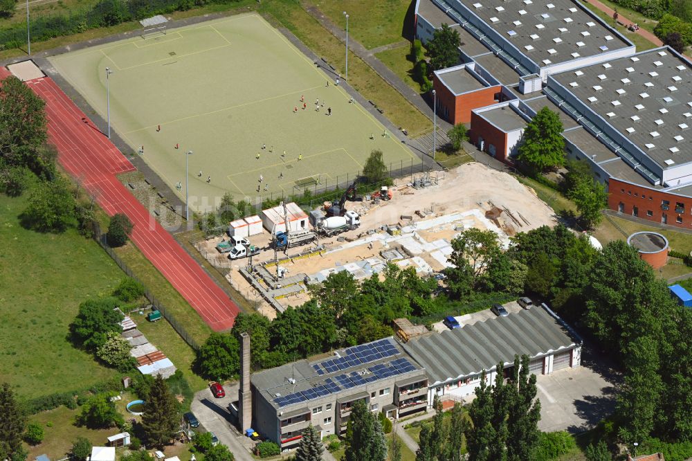 Luftbild Berlin - Baustelle zum Neubau des Schulgebäudes des Barnim Gymnasium in Berlin, Deutschland