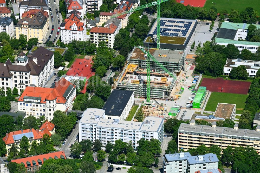 Luftbild München - Baustelle zum Neubau des Schulgebäudes an der Albrechtstraße in München im Bundesland Bayern, Deutschland