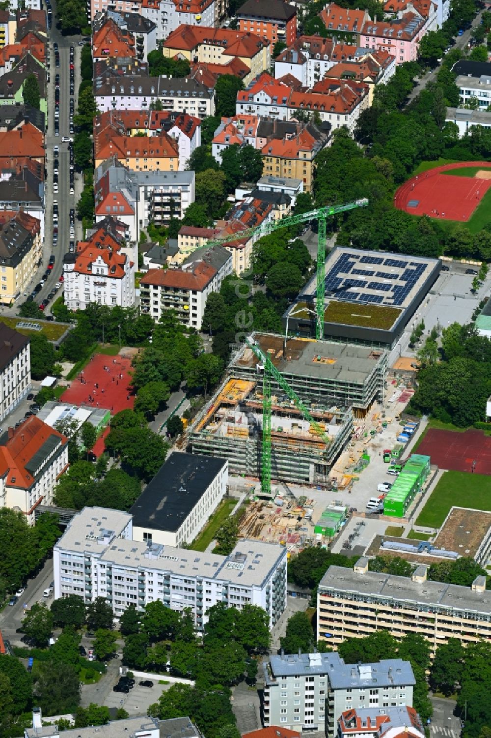 Luftaufnahme München - Baustelle zum Neubau des Schulgebäudes an der Albrechtstraße in München im Bundesland Bayern, Deutschland