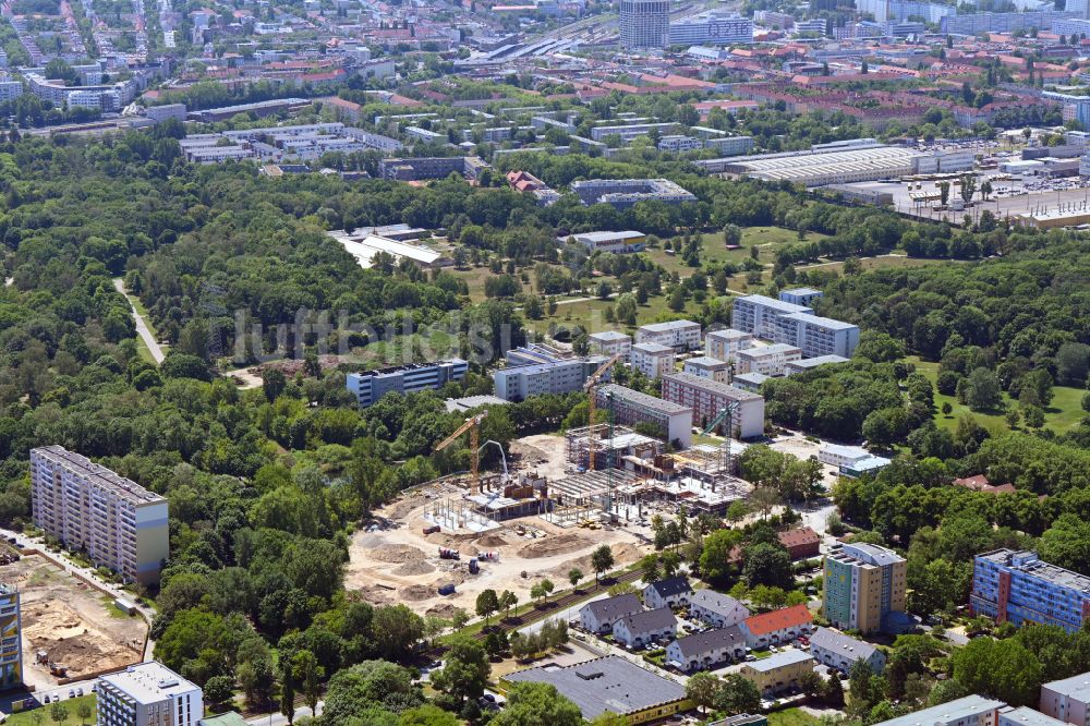Luftbild Berlin - Baustelle zum Neubau des Schulgebäudes an der Allee der Kosmonauten in Berlin, Deutschland