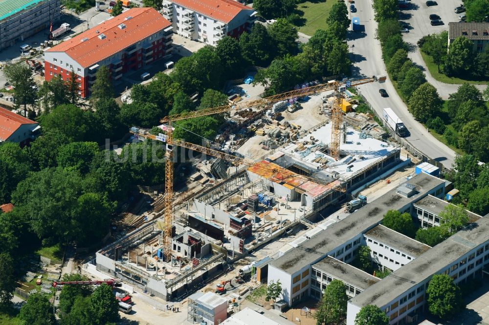 München aus der Vogelperspektive: Baustelle zum Neubau des Schulgebäudes der Bernaysschule in München im Bundesland Bayern, Deutschland