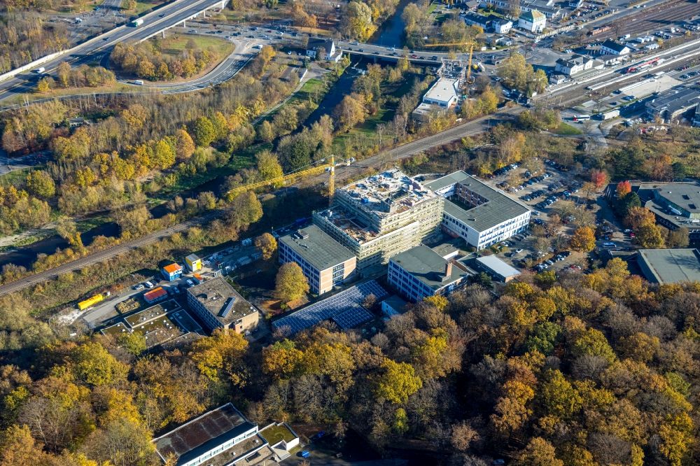 Luftbild Arnsberg - Baustelle zum Neubau des Schulgebäudes Berufskolleg Berliner Platz in Arnsberg im Bundesland Nordrhein-Westfalen, Deutschland