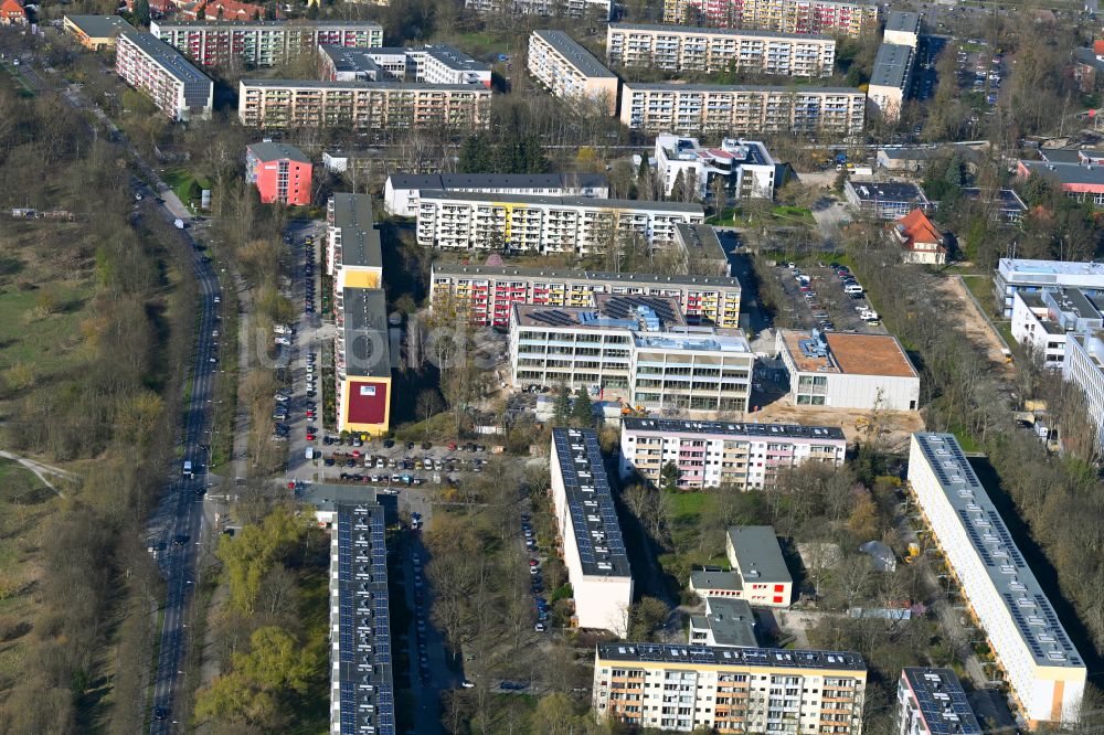Luftaufnahme Berlin - Baustelle zum Neubau des Schulgebäudes Ernst-Ludwig-Heim-Grundschule im Ortsteil Buch in Berlin, Deutschland