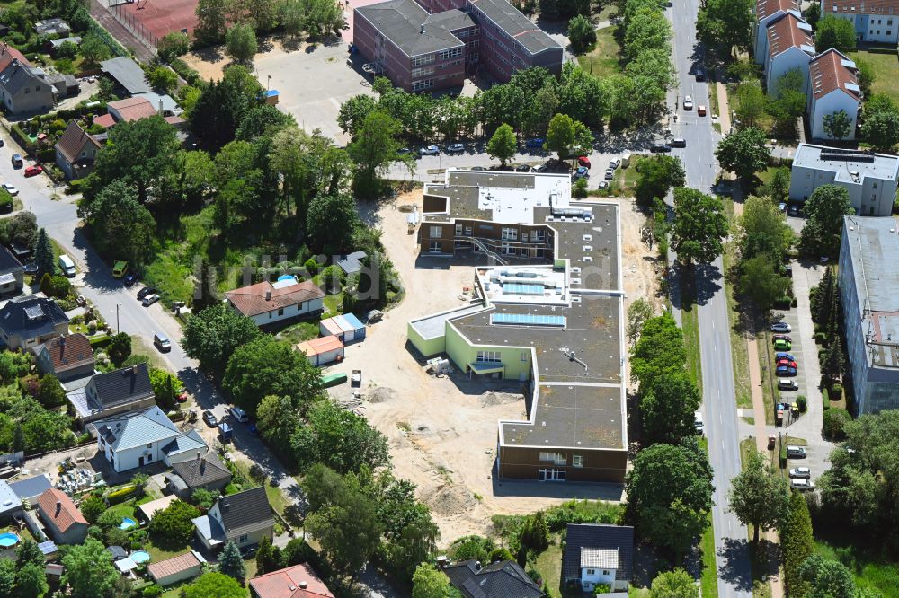 Luftbild Bernau - Baustelle zum Neubau des Schulgebäudes Evangelischen Grundschule in Bernau im Bundesland Brandenburg, Deutschland