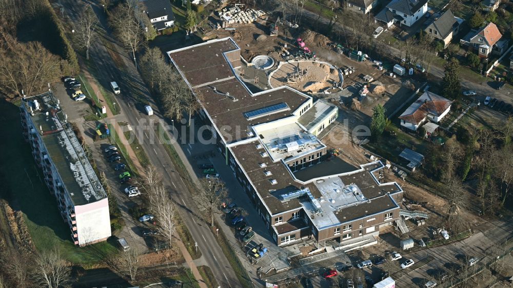 Luftaufnahme Bernau - Baustelle zum Neubau des Schulgebäudes Evangelischen Grundschule in Bernau im Bundesland Brandenburg, Deutschland