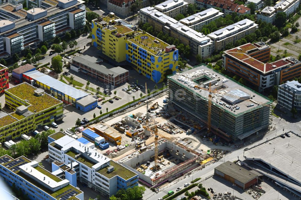 Luftbild München - Baustelle zum Neubau des Schulgebäudes Gmunder Straße - Aidenbachstraße in München im Bundesland Bayern, Deutschland