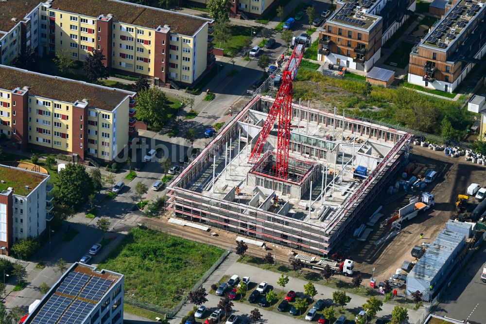 Berlin aus der Vogelperspektive: Baustelle zum Neubau des Schulgebäudes einer Grundschule in Berlin, Deutschland