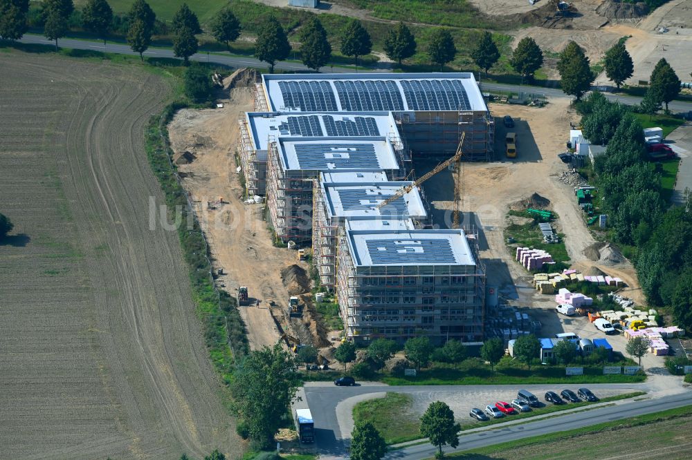Luftbild Lindenberg - Baustelle zum Neubau des Schulgebäudes der Grundschule in Lindenberg im Bundesland Brandenburg, Deutschland