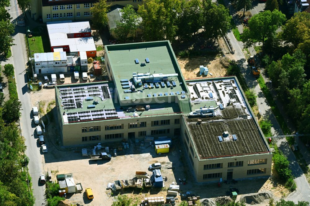 Luftaufnahme Werneuchen - Baustelle zum Neubau des Schulgebäudes Grundschule Im Rosenpark in Werneuchen im Bundesland Brandenburg, Deutschland