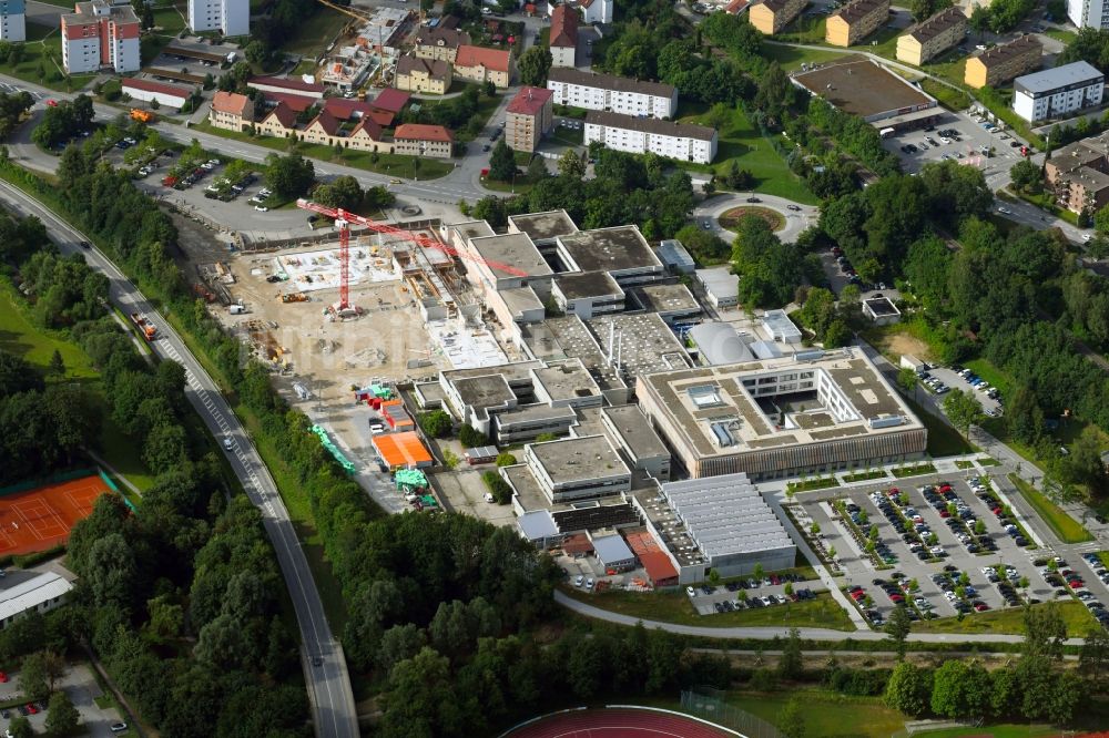 Luftaufnahme Deggendorf - Baustelle zum Neubau des Schulgebäudes Kaufmännische Berufsschule Deggendorf im Bundesland Bayern, Deutschland