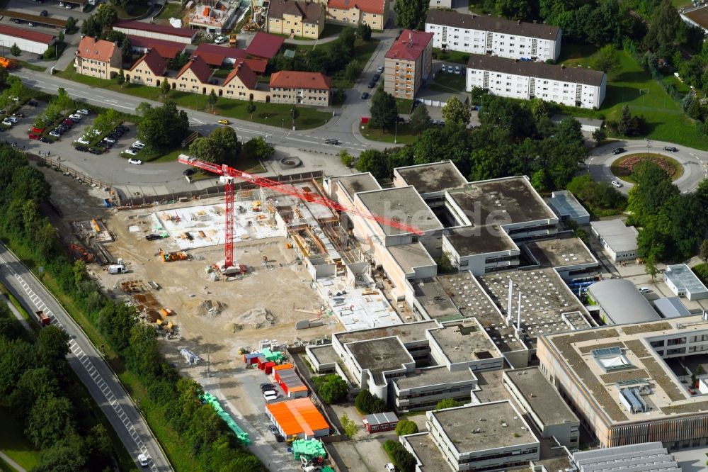Deggendorf von oben - Baustelle zum Neubau des Schulgebäudes Kaufmännische Berufsschule Deggendorf im Bundesland Bayern, Deutschland