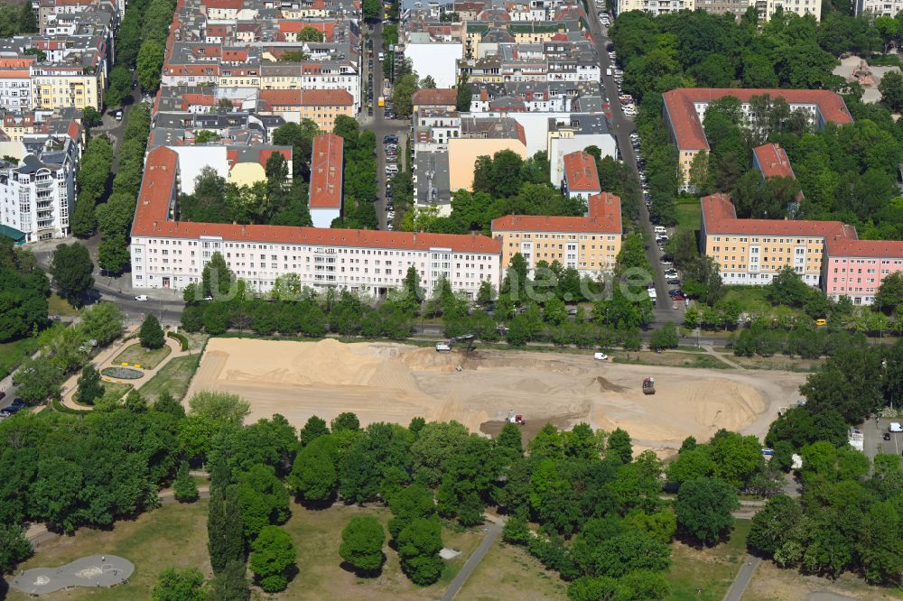 Luftbild Berlin - Baustelle zum Neubau des Schulgebäudes Kniprodestraße in Berlin, Deutschland