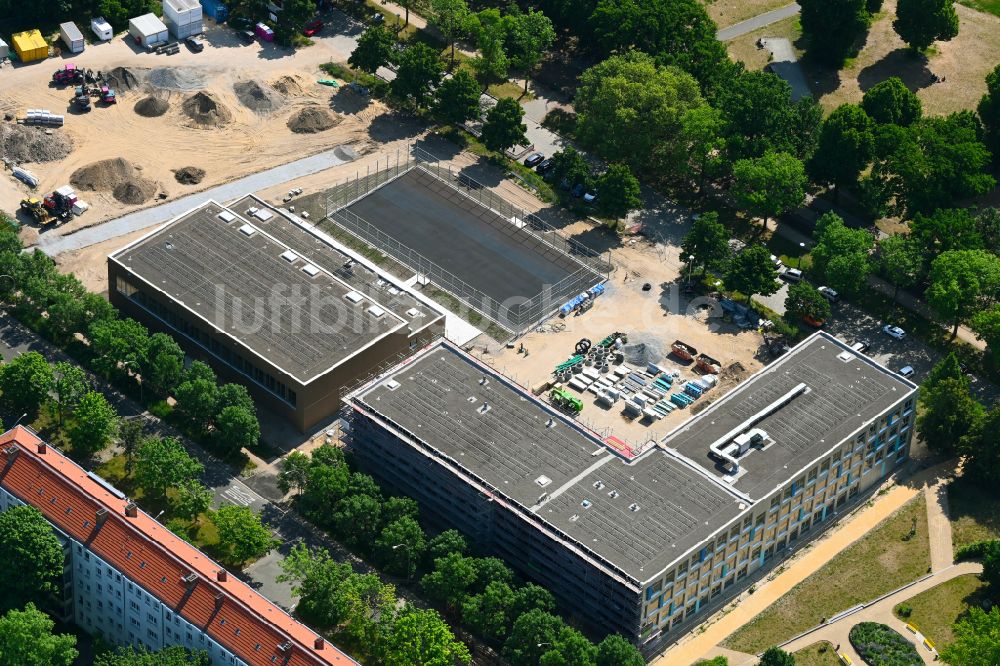 Luftaufnahme Berlin - Baustelle zum Neubau des Schulgebäudes Kniprodestraße in Berlin, Deutschland