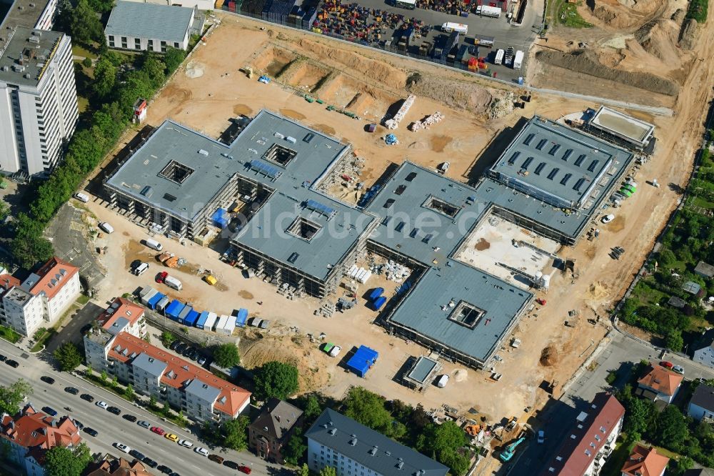 Luftbild Regensburg - Baustelle zum Neubau des Schulgebäudes der Kreuzschule in Regensburg im Bundesland Bayern, Deutschland